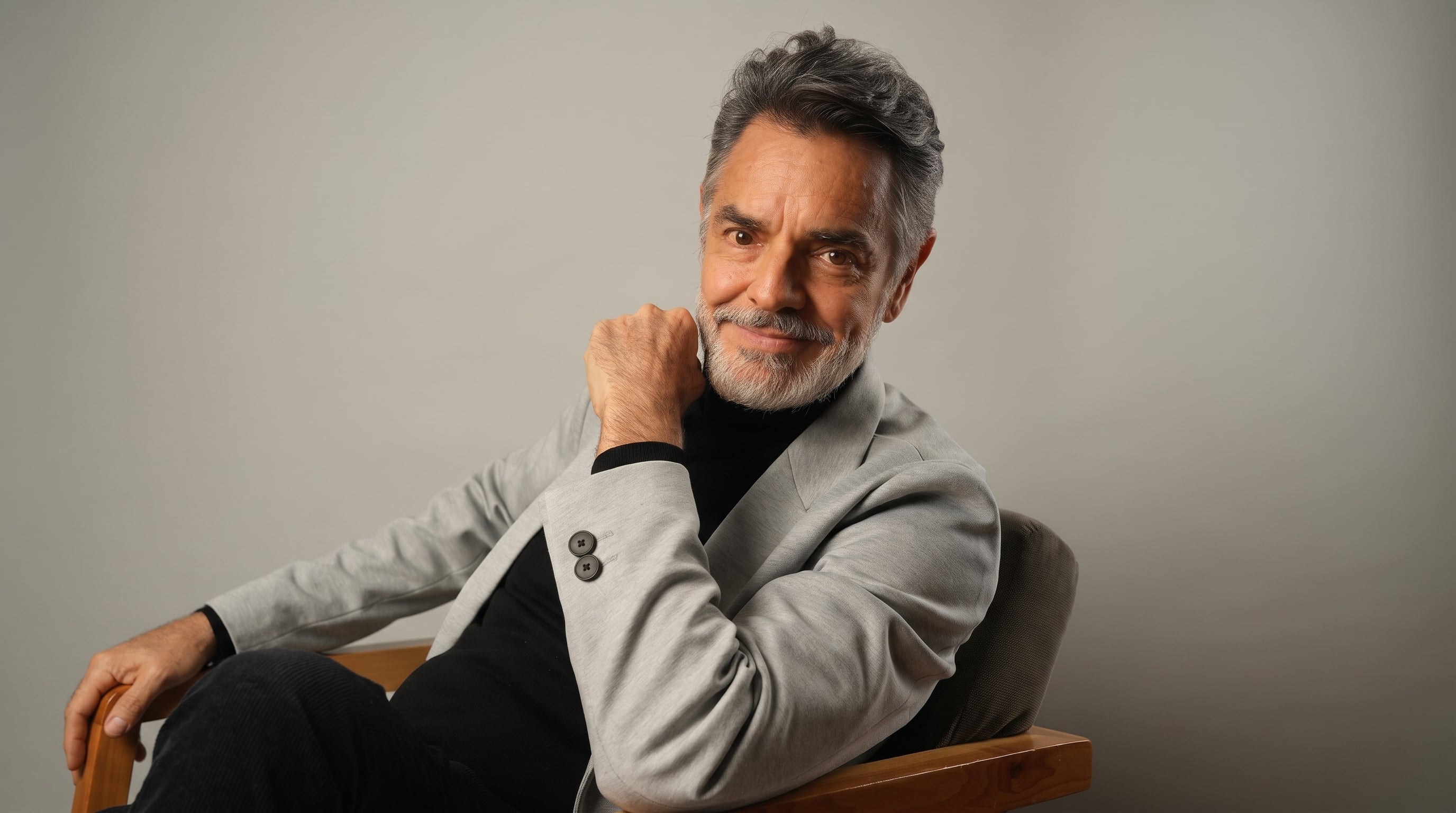 Con animación por IA y fotos familiares: Eugenio Derbez presume su ofrenda de Día de Muertos
