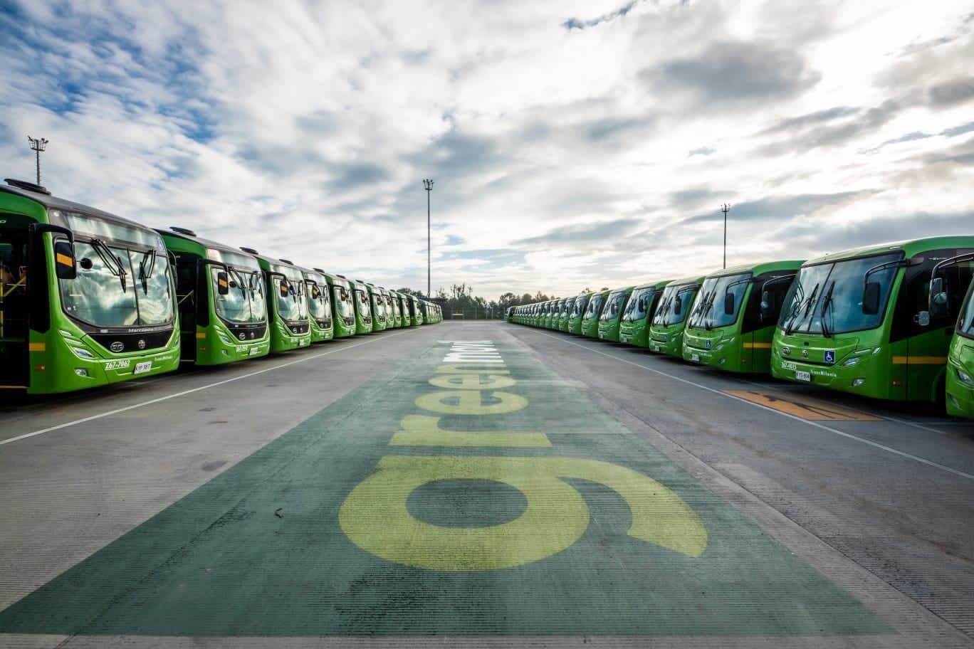La flota eléctrica de Bogotá está distribuida entre el sistema zonal y los servicios alimentadores. - crédito @ClaudiaLopez/X (archivo)