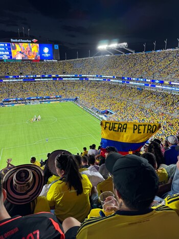 Daniel Quintero cuestionó utilizar la bandera de Colombia para expresar mensajes en contra de un colombiano - crédito @QuinteroCalle