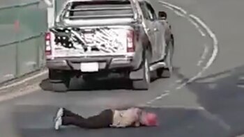 Ante el escape del automovilista,