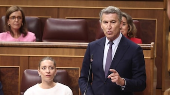 Feijóo insiste en que paga el alquiler de su casa y acusa a Puente de intentar desviar la atención con "difamaciones"