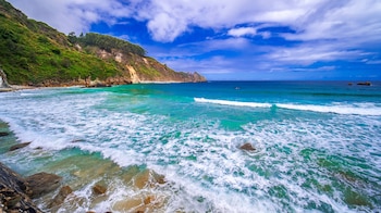 Playa El Aguilar, Muros de