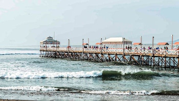 Perú declara emergencia vial en tres de sus balnearios más visitados del norte en plena Semana Santa