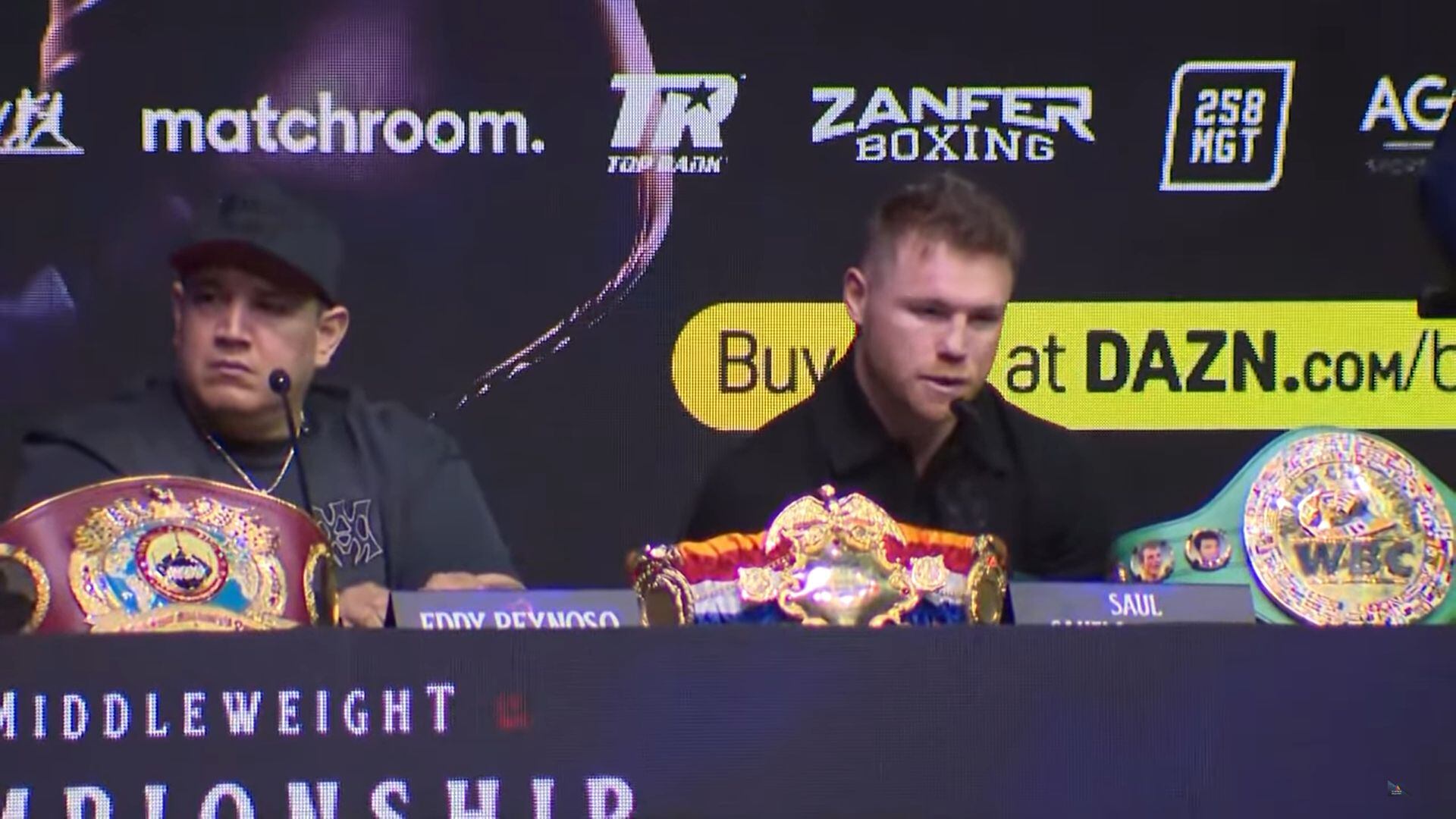 revio a su pelea y ya instalado en tierras árabes, Canelo fue cuestionado sobre el combate que tendrá su compatriota, Julio César Chávez Junior contra Jake Paul. (Captura YouTube TV Azteca Deportes)