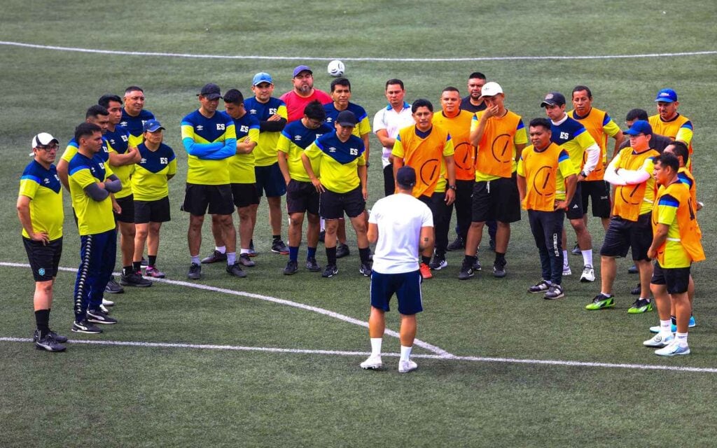 INDES ProTalent inició su fase práctica con 80 entrenadores en El Salvador para trasladar al campo la formación teórica. La fase práctica de INDES ProTalent se desarrolla del 17 al 29 de agosto en la FESFUT y en el Estadio Nacional Las Delicias. (Cortesía: FESFUT)