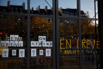 Los sindicatos del personal exigían mejores medidas de acompañamiento social para los trabajadores durante el período que el espacio estará cerrado por refacciones (REUTERS/Sarah Meyssonnier)