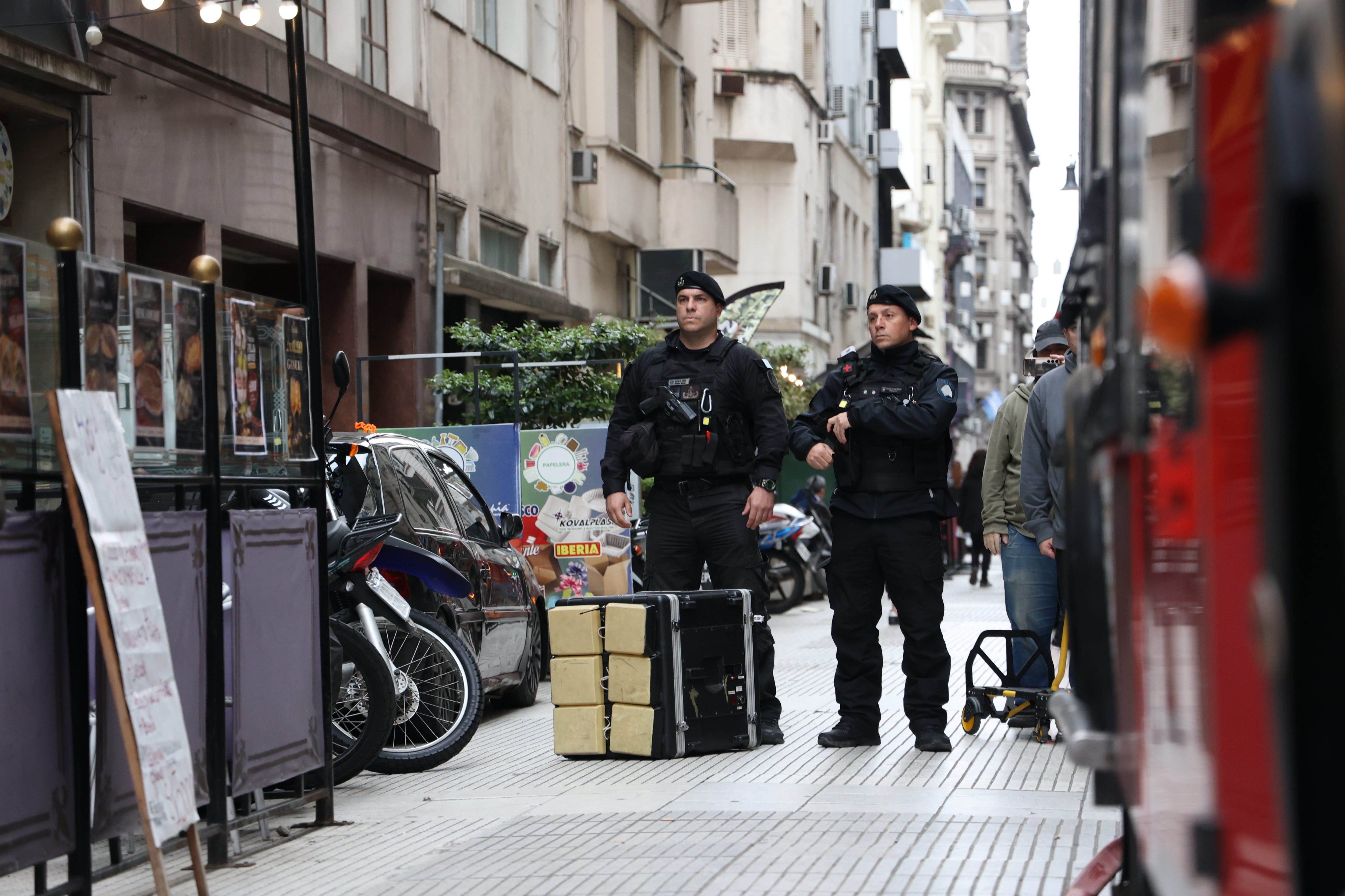 “Firman los traslados, dejan las pizzas y liberamos al policía”: el testimonio de los presos minutos antes del final del motín
