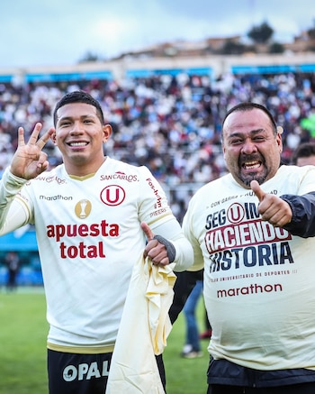 Edison Flores celebra tricampeonato de