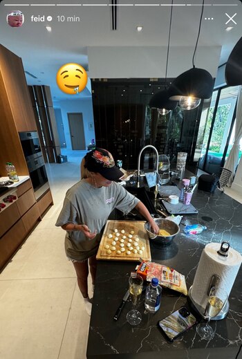 Feid le tomó una foto