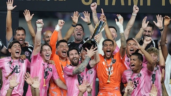 Con gol y asistencia de Messi, Inter Miami venció 2-0 a Cruz Azul y se coronó en la Campeones Cup