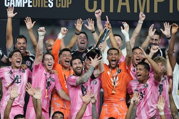 Lionel Messi celebra con sus compañeros del Inter Miami tras ganar la Copa de Campeones Concacaf al vencer a Cruz Azul el miércoles 16 de septiembre del 2026. (AP Foto/Lynne Sladky)