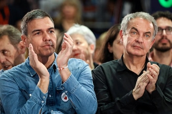 Pedro Sánchez y Zapatero (REUTERS/Violeta