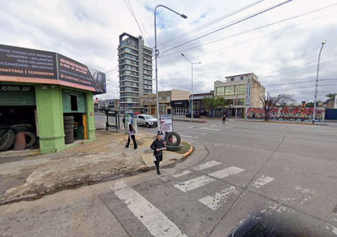 El lugar del hecho, en la esquina de Av. Hipólito Yrigoyen y Tte. Coronel Lafuente, Avellaneda
