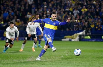 Darío Benedetto falla un penal