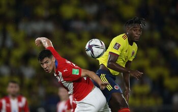 El paraguayo Fabián Balbuena disputa