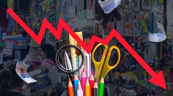 Flecha roja descendente, lápices de colores, pluma, regla, tijeras amarillas, lupa, brocha, billetes de 500 pesos mexicanos y tienda con personas.