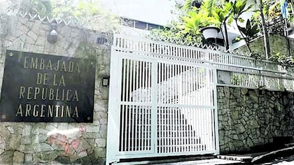 Maduro rechazó los salvoconductos pedidos por Argentina para los seis opositores al régimen que están refugiados en la embajada de Caracas