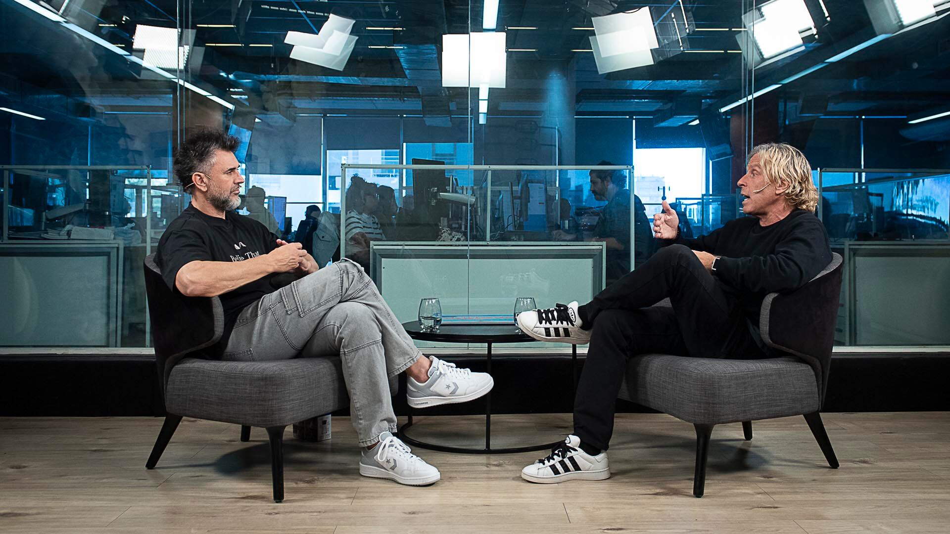 “La Fórmula 1 nunca publicó en español hasta ahora”, explicó Juan en diálogo con Leo Montero. Crédito: Gustavo Gavotti