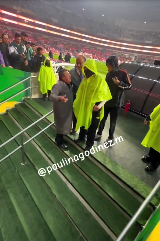 Miguel Herrera expone a aficionado que lo insultó en el Estadio Banorte. (Instagram)