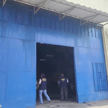 Siete agentes de la Policía Nacional Civil (PNC) de Guatemala fueron capturados en una investigación por la presunta sustracción y venta ilegal de armas y municiones.