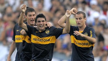 Pochi Chávez celebra un gol