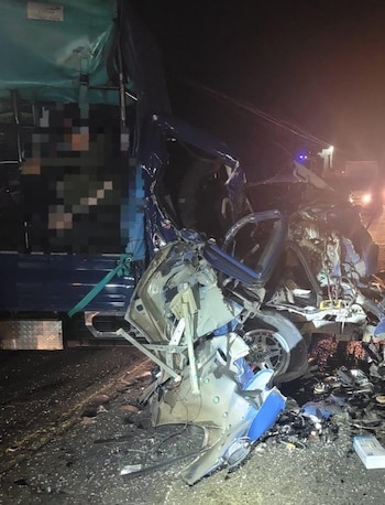 El cuarto siniestro del día ocurrió sobre el kilómetro 22 y medio de la Carretera Troncal del Norte, en el sector de la ex Bayer, en Guazapa, donde una rastra colisionó con dos vehículos. Imagen cortesía Redes Sociales.