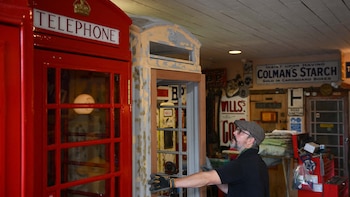 Carl Burge en su taller