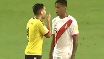 Radamel Falcao dialogando con Renato