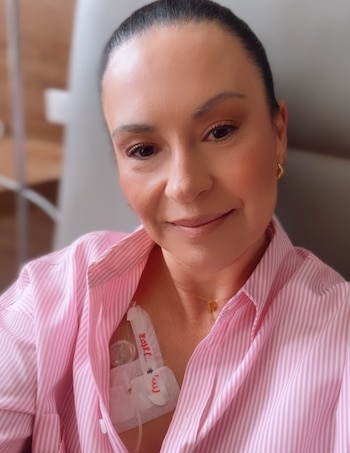 Serrato anunció el inicio de su ciclo de quimioterapia en redes sociales, relatando la importancia de la introspección y la fe para sobrellevar el tratamiento - crédito @clauserratomanager/ Instagram