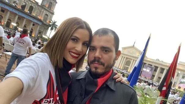 La exreina de belleza Xiomara Blandino, y el hijo de la pareja de dictadores, Juan Carlos Ortega, se casaron en 2019 y tienen un hijo. (Foto redes sociales)