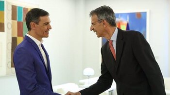 Sánchez analiza con el consejero