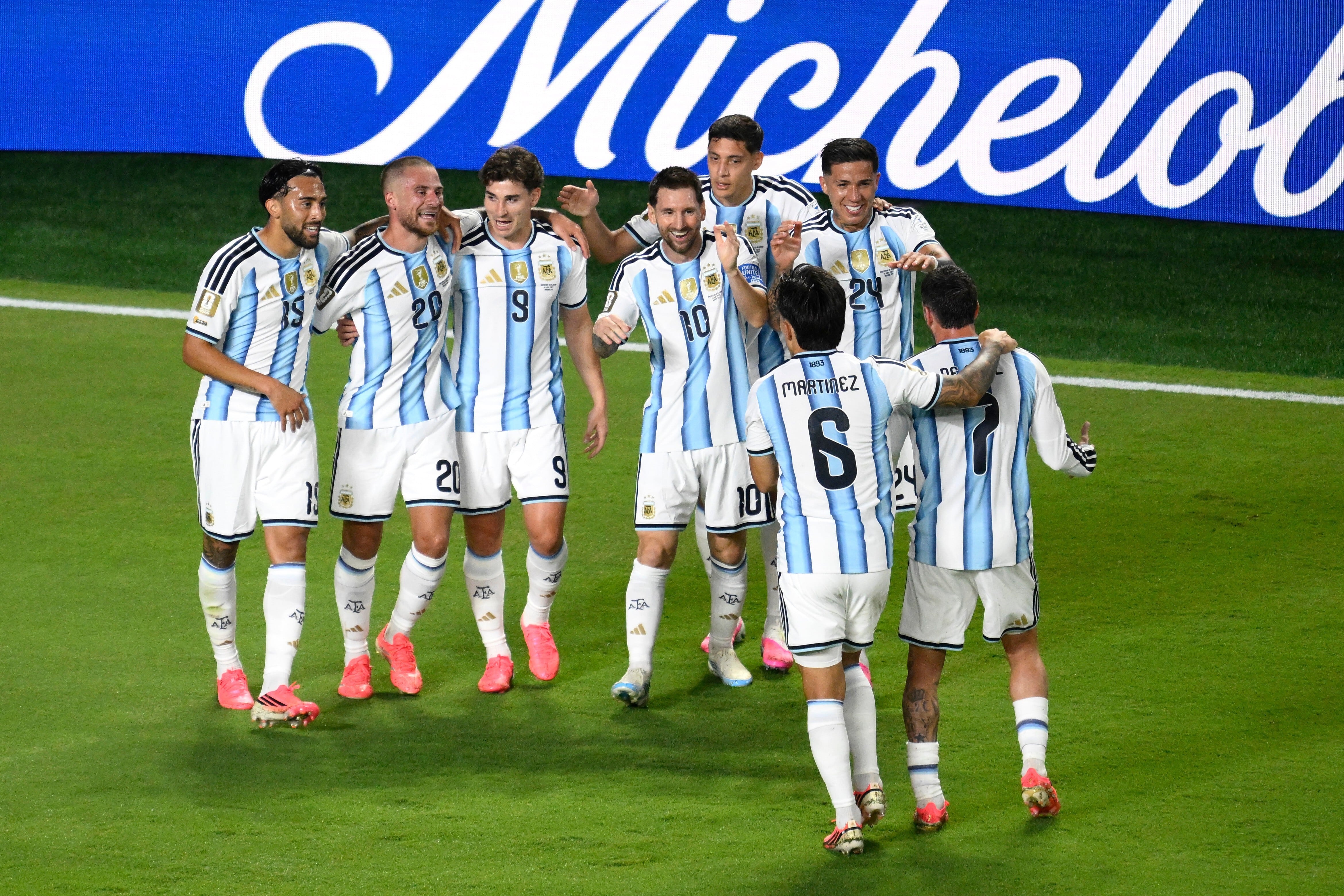 Argentina va en búsqueda de una nueva victoria que le permita clasificar a la siguiente ronda (AP)