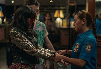 La dura etapa de la prisión en Paraguay está en la serie, aquí con Cecilia Roth como quien interpreta a Moria (Crédito: Alina Schrwarcz / Netflix ©️2026)