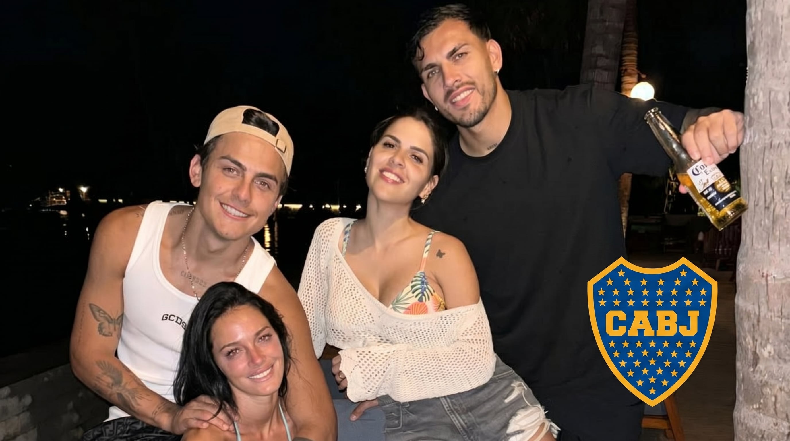 Los futbolistas argentinos Leandro Paredes y Paulo Dybala disfrutan de un momento relajado junto a sus parejas