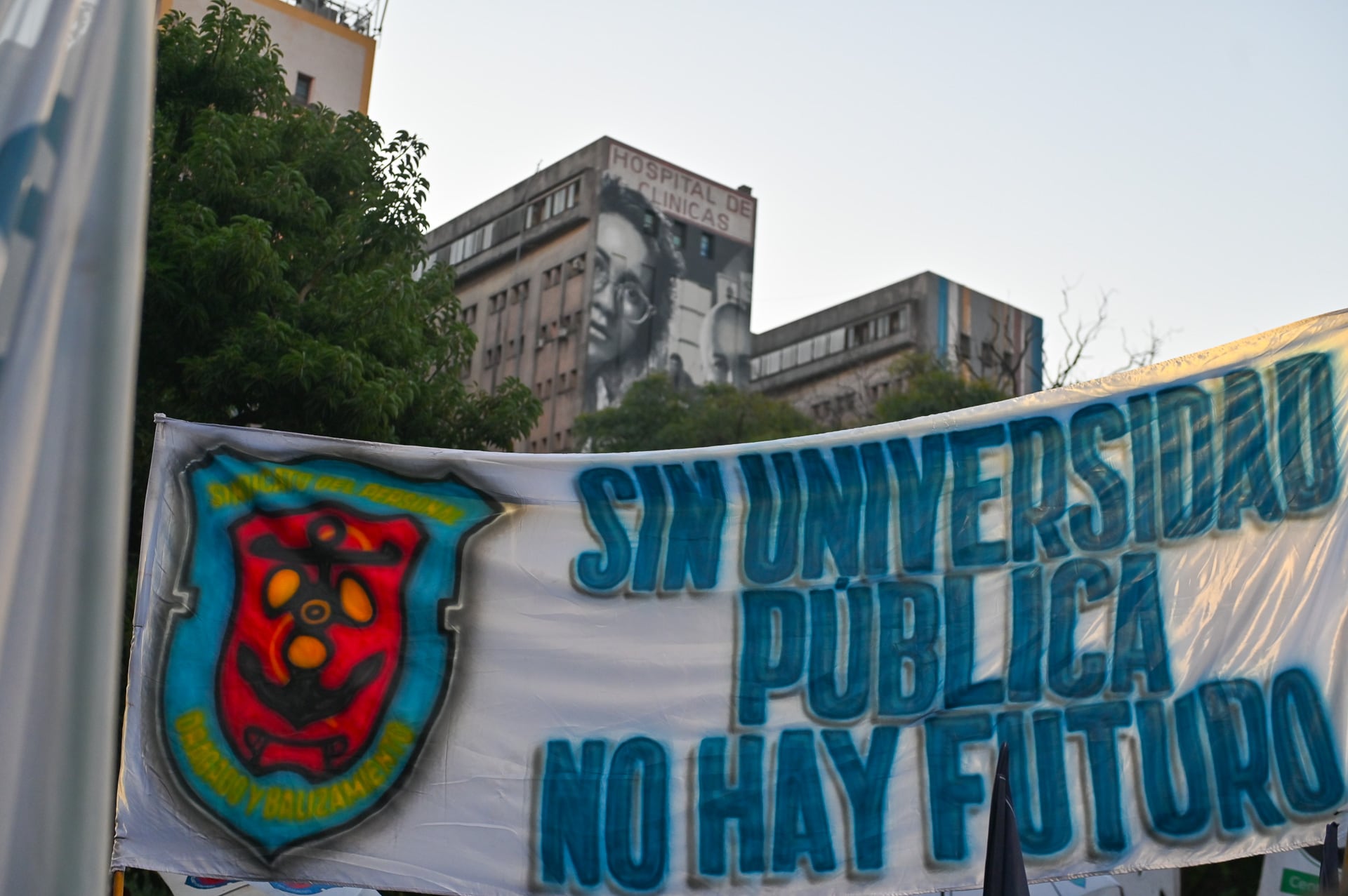 Foto de archivo: marcha de antorchas en reclamo por el financiamiento de la educación pública (Jaime Olivos)