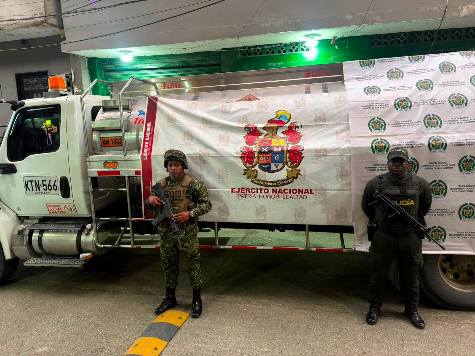 Incautan más de 3.500 galones de ACPM en importante vía del Chocó