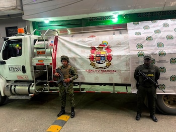 El Ejército Nacional y la Policía incautaron 3.524 galones de ACPM en la vía entre Istmina y Condoto, en Chocó - crédito @Ejercito_Div7 / X