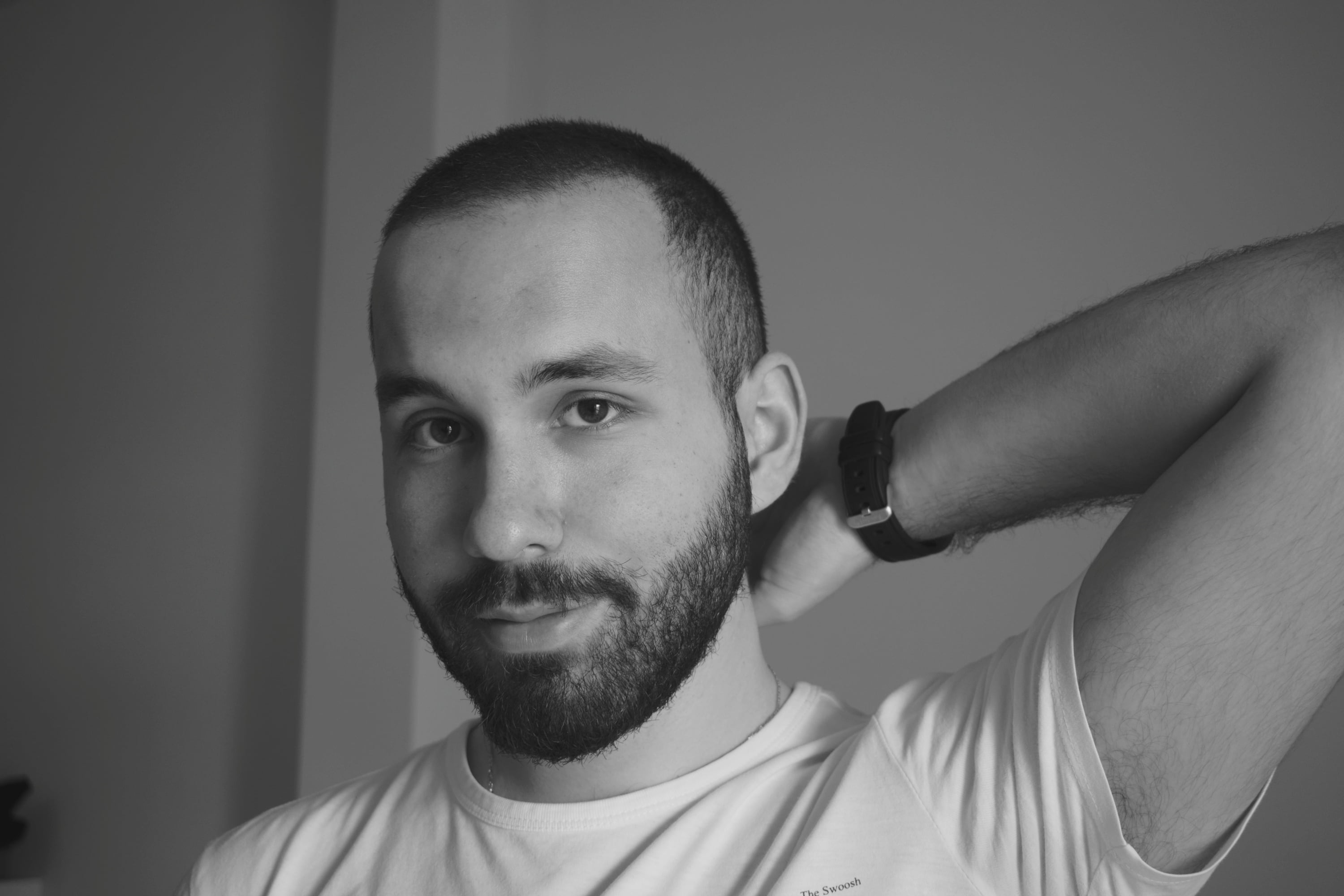 La influencia de plataformas digitales y celebridades transforma la manera en la que adolescentes y jóvenes eligen sus cortes (Freepik)