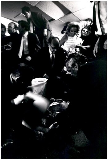 Juan Romero auxiliando a Robert