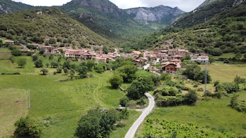 El pueblo incrustado en el