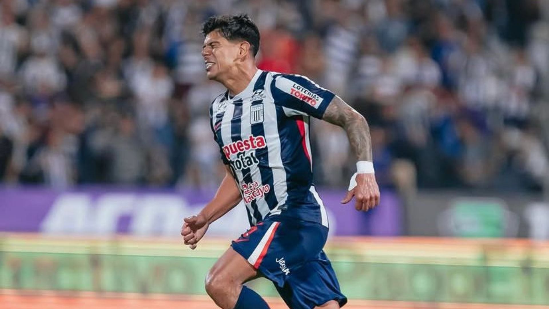 Esteban Pavez estalló de emoción al anotarle un gol agónico a Sporting Cristal. - Crédito: @estebanpavez8