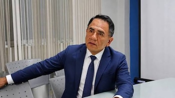 Diputado de Fuerza Popular con sentencias usa su despacho en el Congreso para asistir a sus audiencias judiciales