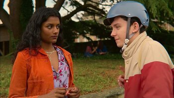 Simone Ashley también es una