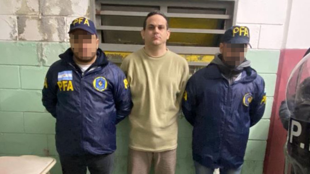 Imagen ilustrativa de procedimientos policiales y cajas con evidencias