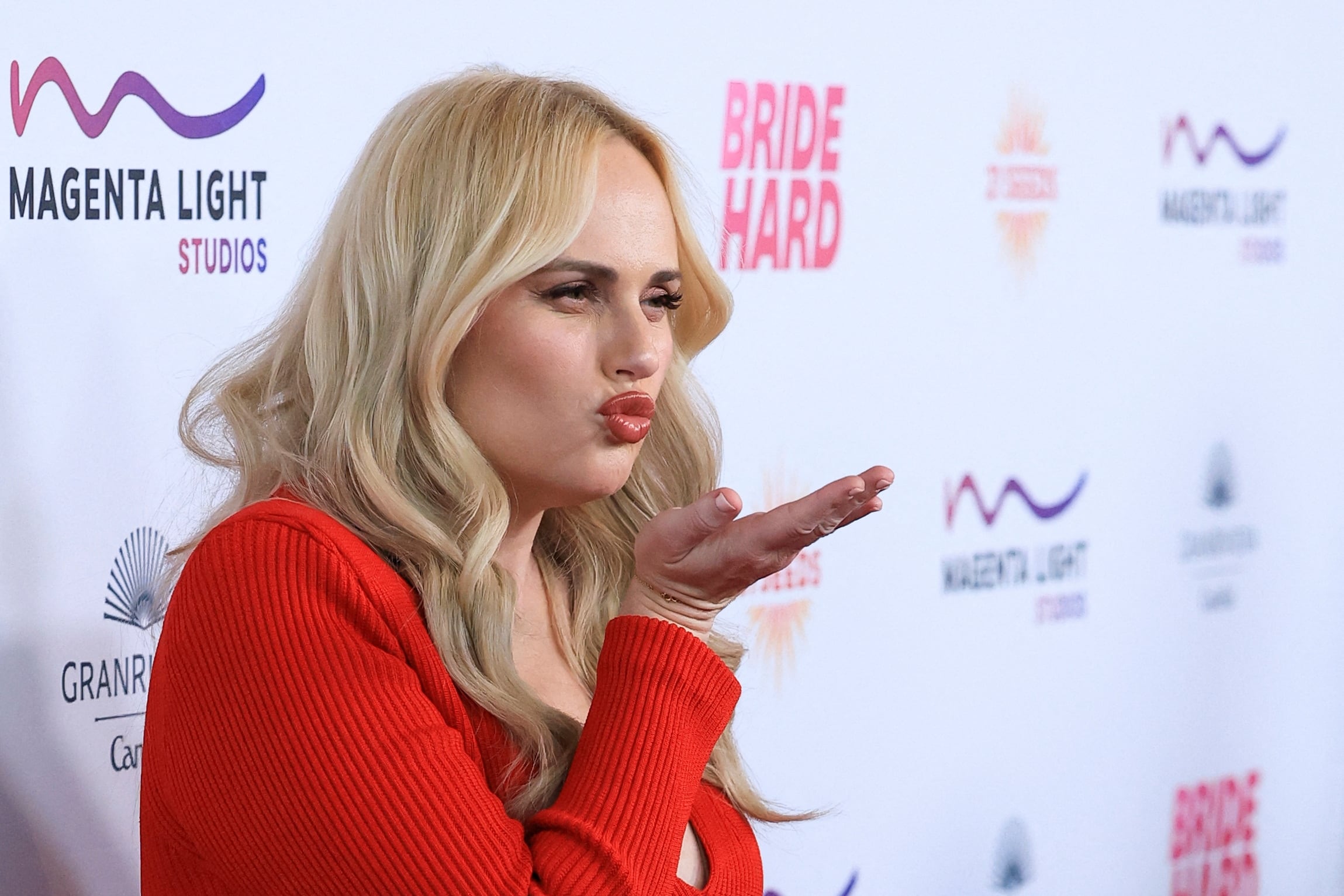 Las denuncias de malversación y difamación entre Rebel Wilson y los productores británicos ampliaron el enfrentamiento que afectó la distribución de The Deb. REUTERS/ Mario Anzuoni