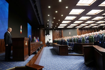 Putin dijo en la misma reunión que el gran número de voluntarios para el servicio estaba cambiando el rumbo de la guerra de Ucrania a favor de Moscú (Sputnik/Alexander Kazakov/Pool via REUTERS)