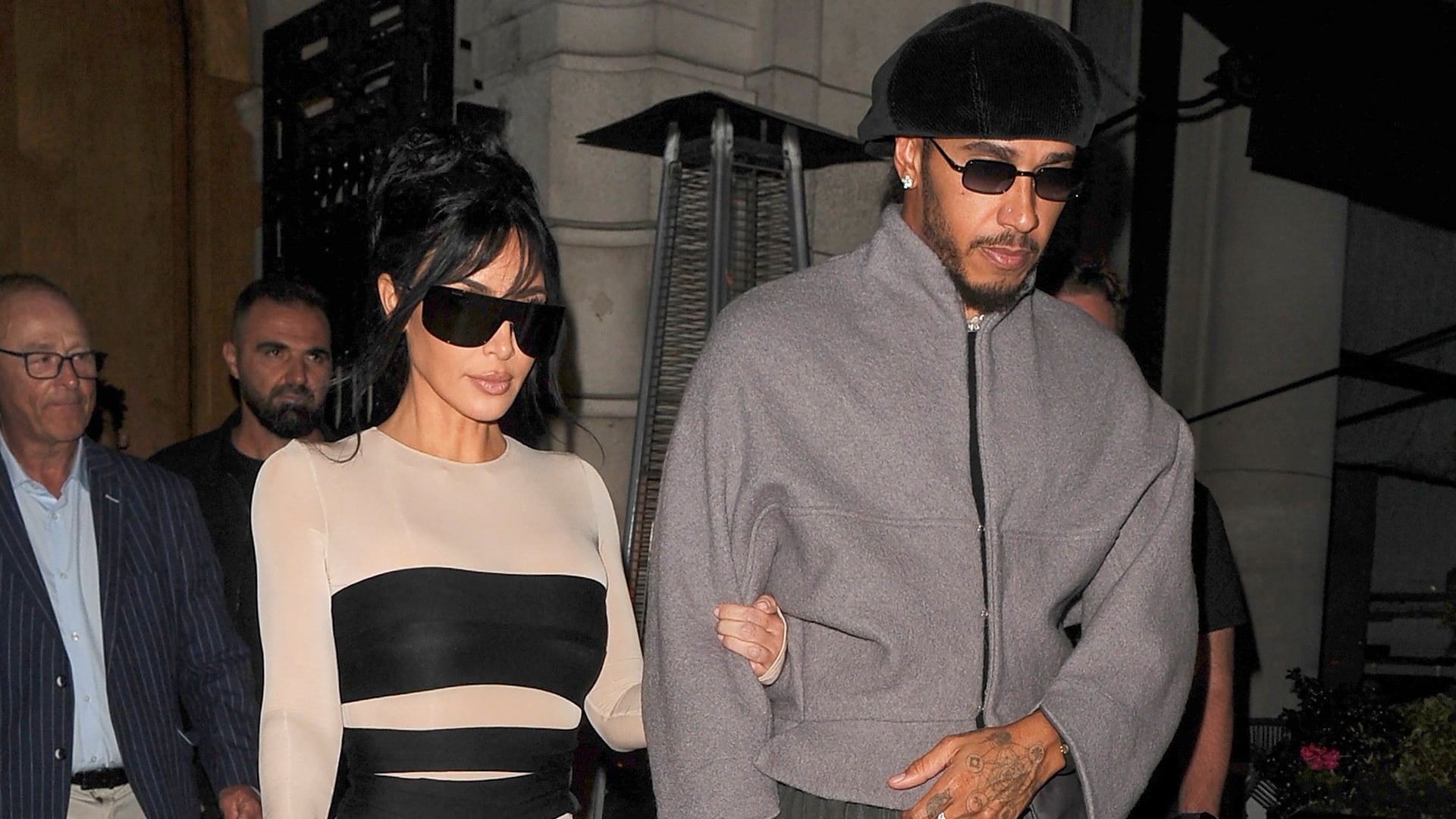 Kim Kardashian y Lewis Hamilton fueron fotografiados tras una cena en Estiatorio Milos, en Regent Street, Londres (Splash News/The Grosby Group)