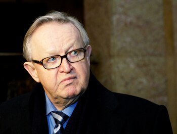 Martti Ahtisaari al llegar a