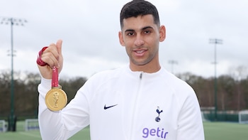 Cuti Romero con la medalla