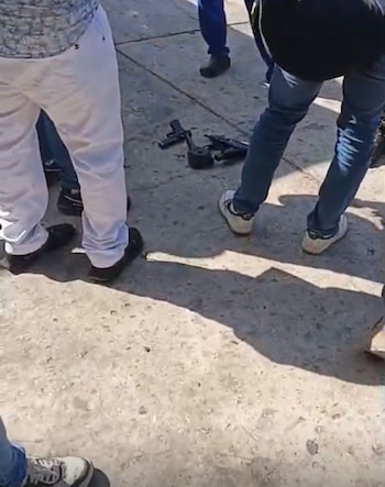Las autoridades incautaron un fusil AR-15, dos mini-uzi y una pistola tras el fallido atentado contra el gerente de la empresa de seguridad Atenas - Emisora Atlántico / Facebook